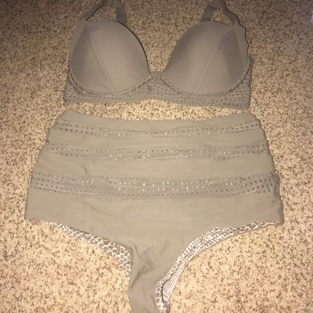 Acacia TOP ONLY!! bottoms gone.